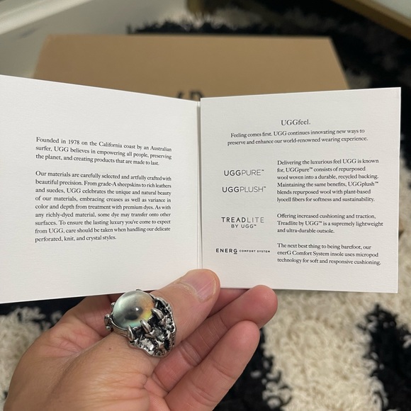 NIB Women’s Size 6 UGG W Classic Studded II Winter Ankle Boots In Black - Picture 11 of 13